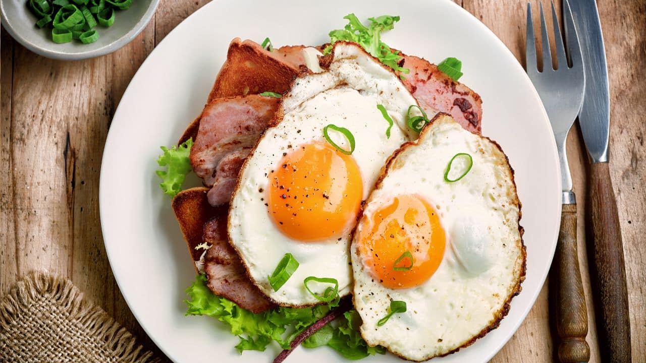 12 Healthy Foods That Can Speed Up Muscle Gain 1 Fried eggs on toast