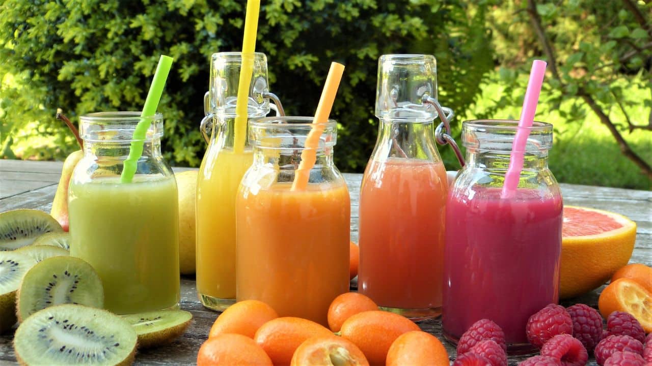 9 Everyday Foods That Quietly Add Hundreds of Calories 1 Fruit juices in bottles