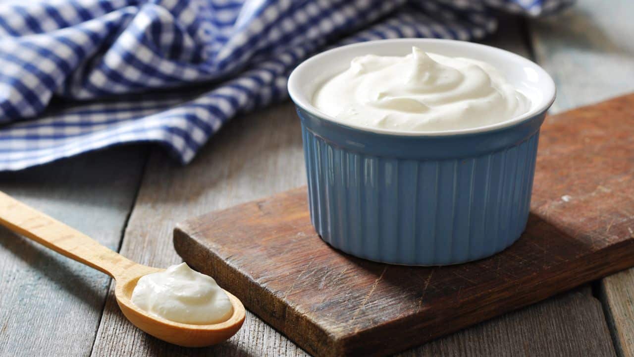 12 Healthy Foods That Can Speed Up Muscle Gain 3 Full-Fat Greek Yogurt