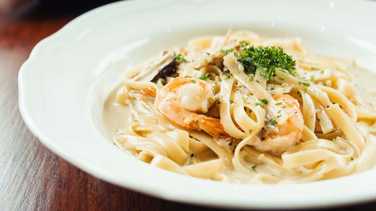 10 High-Calorie Foods To Avoid & 10 That Are Actually Healthy 10 Creamy pasta in a bowl